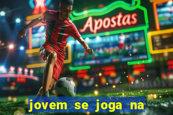 jovem se joga na linha do trem 2024